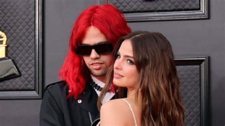 Addison Rae and Omer Fedi Pack on the PDA at the 2022 GRAMMY Awards