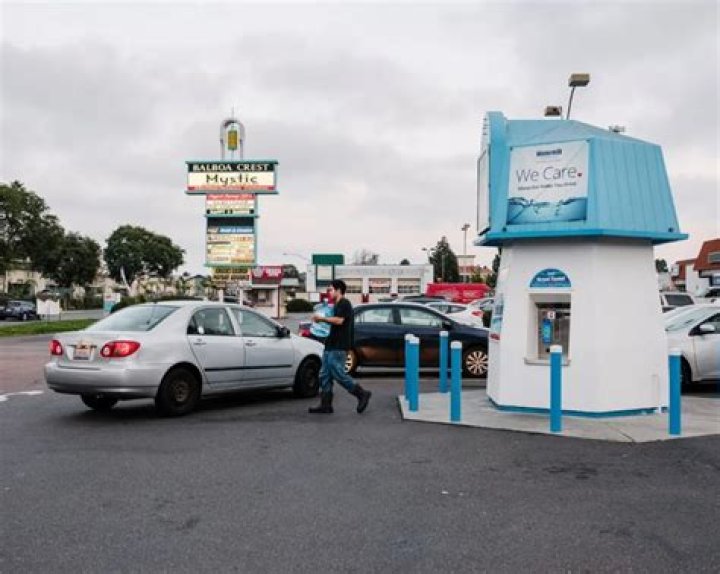 Californians are turning to vending machines for safer water. Are they being swindled?