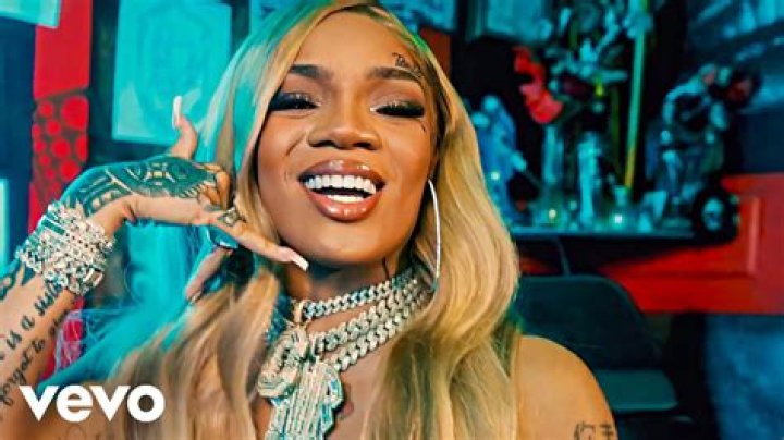Doja Cat Enlists Tyga For Juicy Remix Watch Music Video Hollywood Life