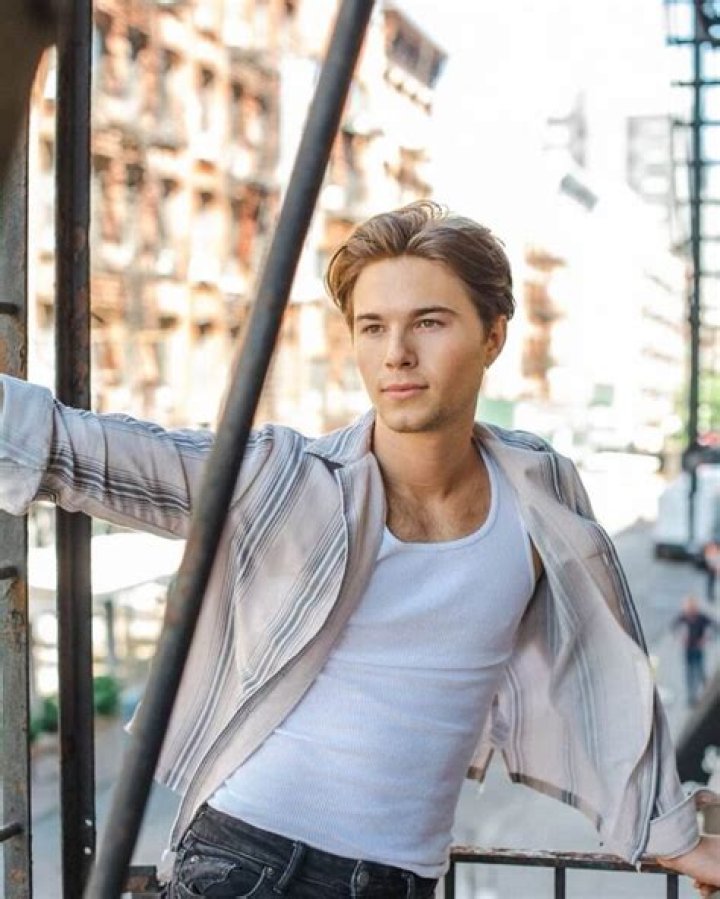 Elias Kacavas - Trivia, Family, Bio ·