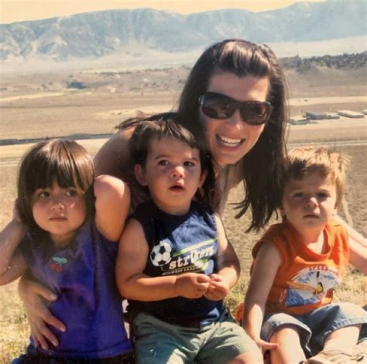 Ellie Zeiler - Age, Family, Bio ·