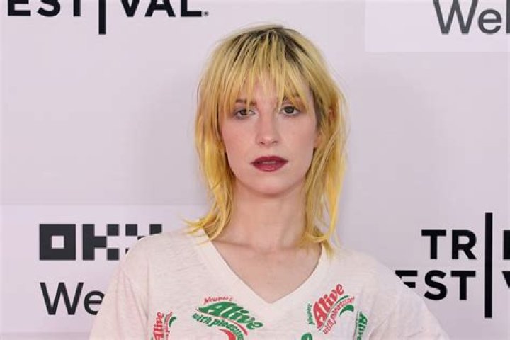 Hayley Williams Age, Dating, Marriage, Husband, Divorce & Net Worth ·