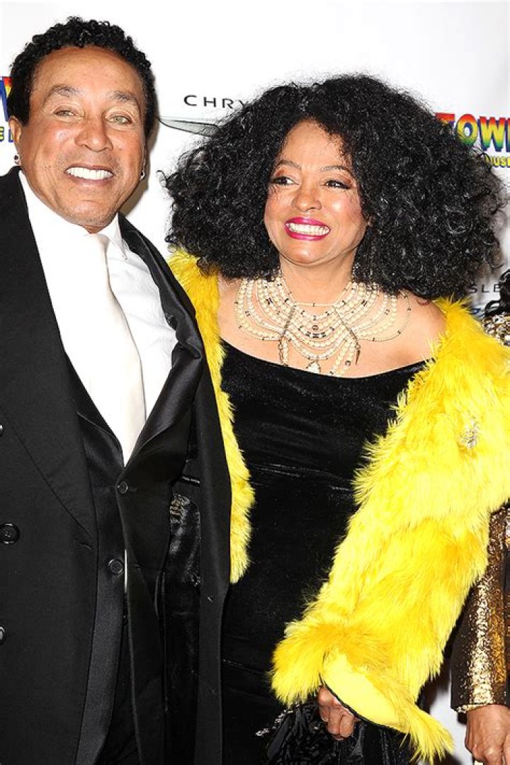 Her 2 Marriages & Affair With Smokey Robinson Hollywood Life |