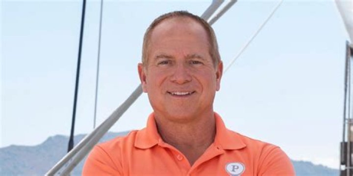 How old is Captain Glenn from Below Deck Sailing Yacht?