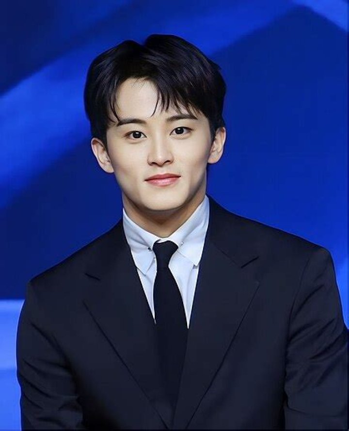 Is NCT's Rapper Mark Lee Korean? Family Life, Measurements Details