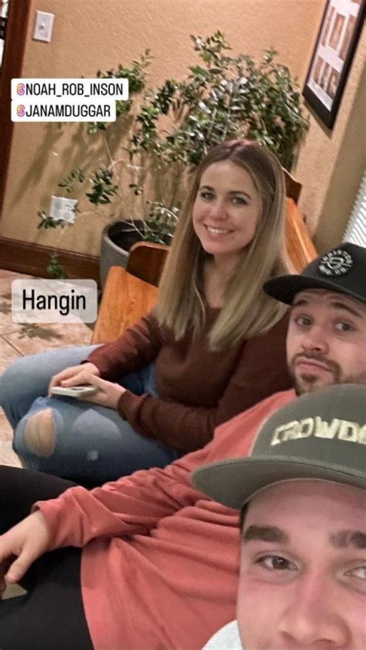 Jana Duggar shatters dad Jim Bobs strict dress code as she resurfaces in rare photo with brother