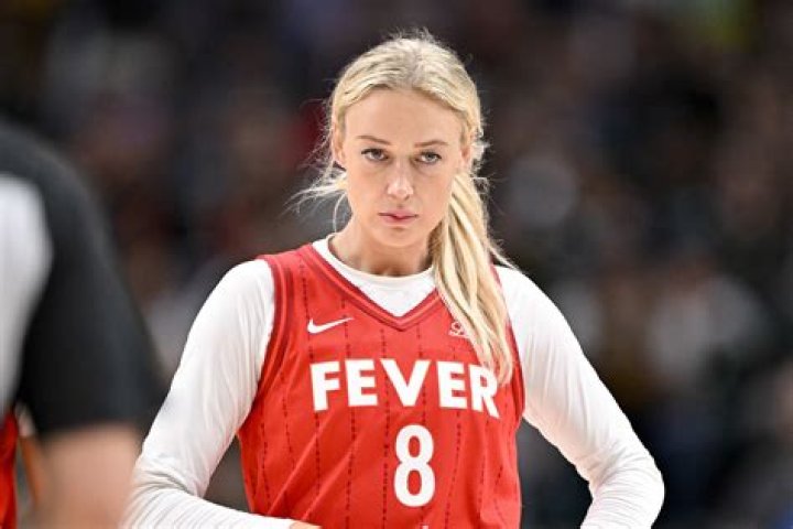 Kelly Cunningham: Age, Height, Divorce, Nationality