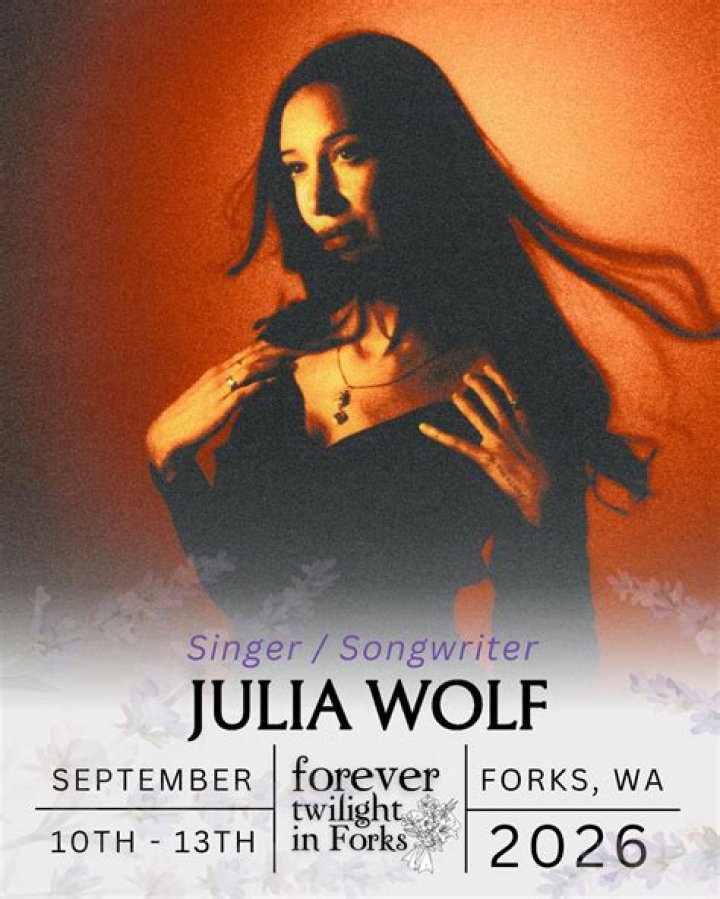 Know About Singer Julia Wolf's Biography, Songs, Dating, & Net Worth