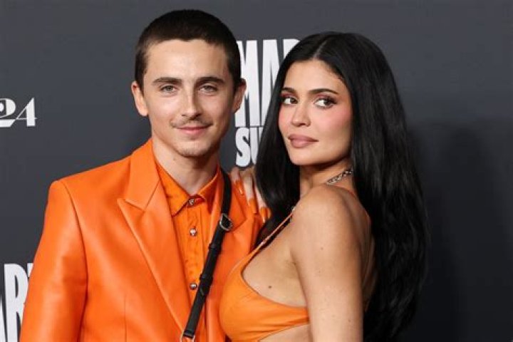 Kylie Jenner acompaada de su novio Timothe Chalamet en un evento
