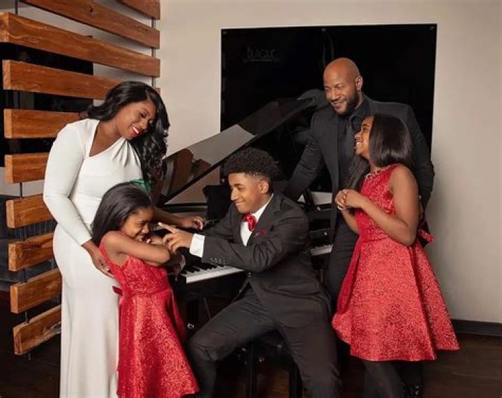 Latisha Scott - Age, Family, Bio ·
