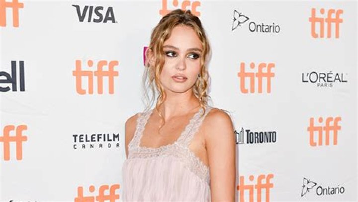 Lily-Rose Depp Kissing Yassine Stein Photos Hollywood Life