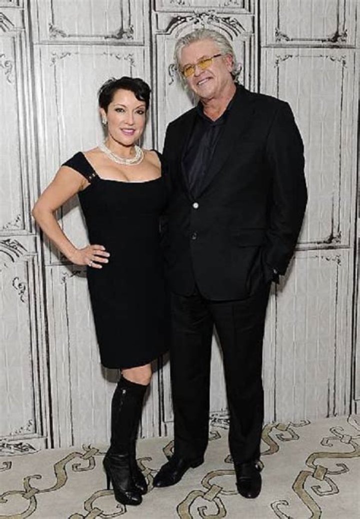 Lori Brice- Meet Former Wife Of American Stand-Up Comedian, Ron White ·