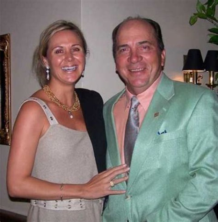 Meet rg urr's Wife Hencha Voigt