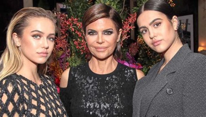 RHOBH accused of being scripted after Lisa Rinnas daughter Amelia appears to change hats be