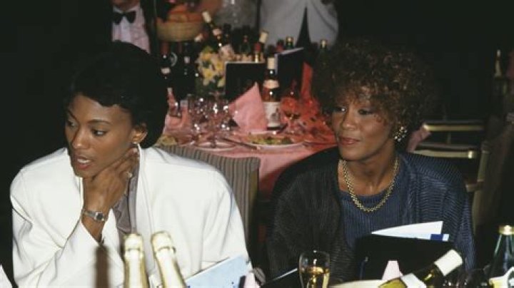 Robyn Crawford Describes First Kiss With Whitney Houston Hollywood Life