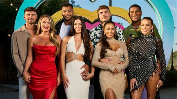 Who Is Megan Barton-Hanson? 5 Things About The Love Island Star Hollywood Life